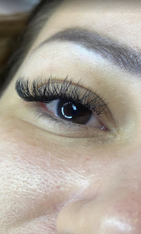 Lash Designer Mônica Bitencourt